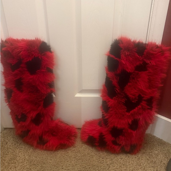 COOLSA Women's Red Faux Fur Winter Boots - Picture 7 of 8